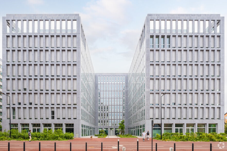 2 Rue Des Fillettes, Aubervilliers to rent - Building Photo - Image 3 of 5