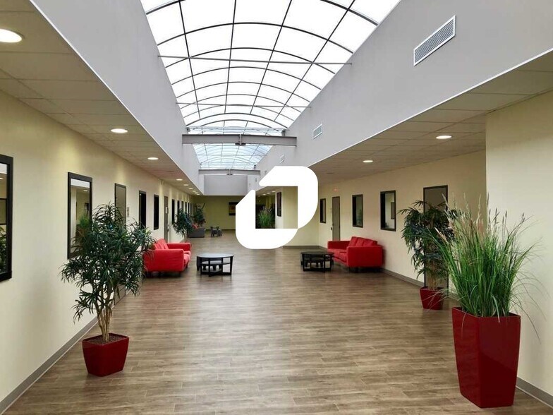 Office in Bezons to rent - Lobby - Image 2 of 6