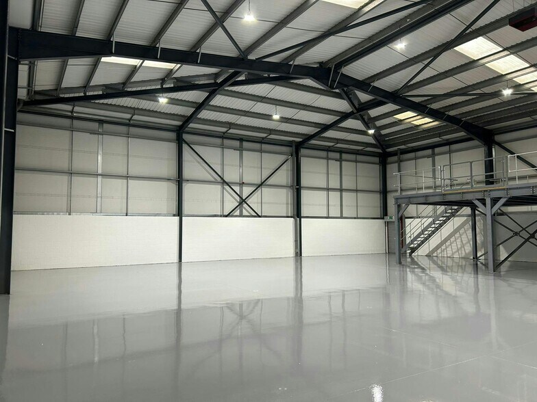 Unit 80, Venture Pont West, Liverpool to rent - Building Photo - Image 3 of 24