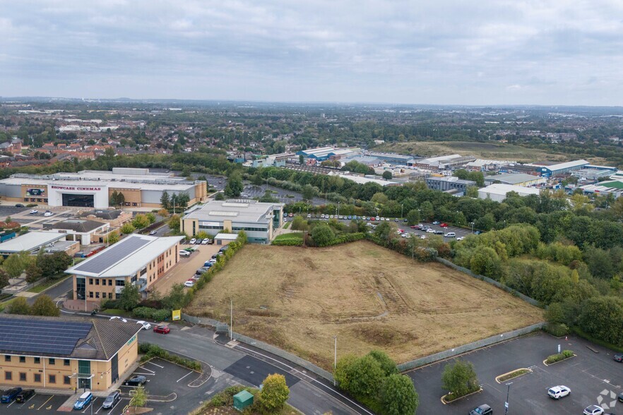 Castlegate Way, Dudley for rent - Building Photo - Image 1 of 16