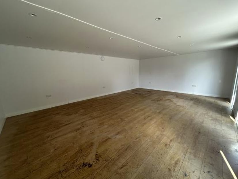 The Galloping Dr, Newtown to rent Interior Photo- Image 1 of 3