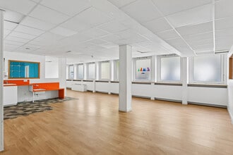 Office in Levallois-Perret to rent Interior Photo- Image 2 of 12