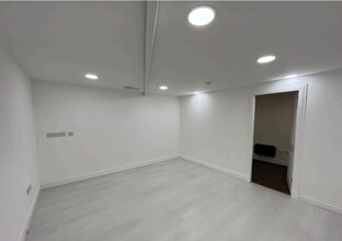 3 Midfield Dr, Kirkcaldy to rent Interior Photo- Image 1 of 3