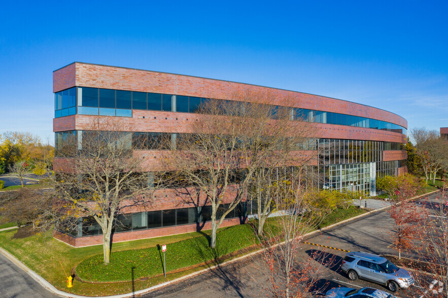 1221 E Business Center Dr, Mount Prospect, IL for rent - Building Photo - Image 1 of 8