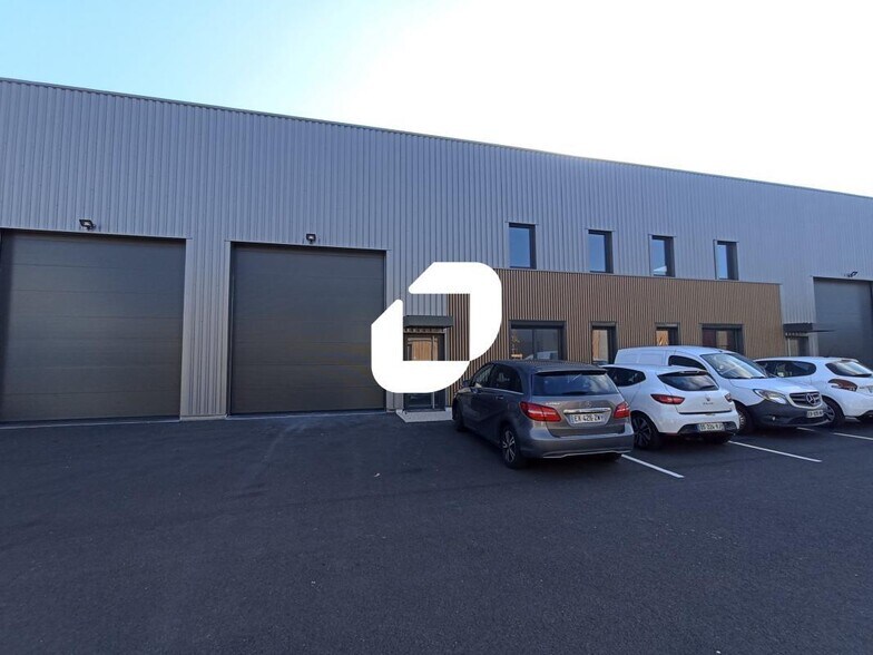 45 Rue Ampère, Chassieu to rent - Building Photo - Image 1 of 12