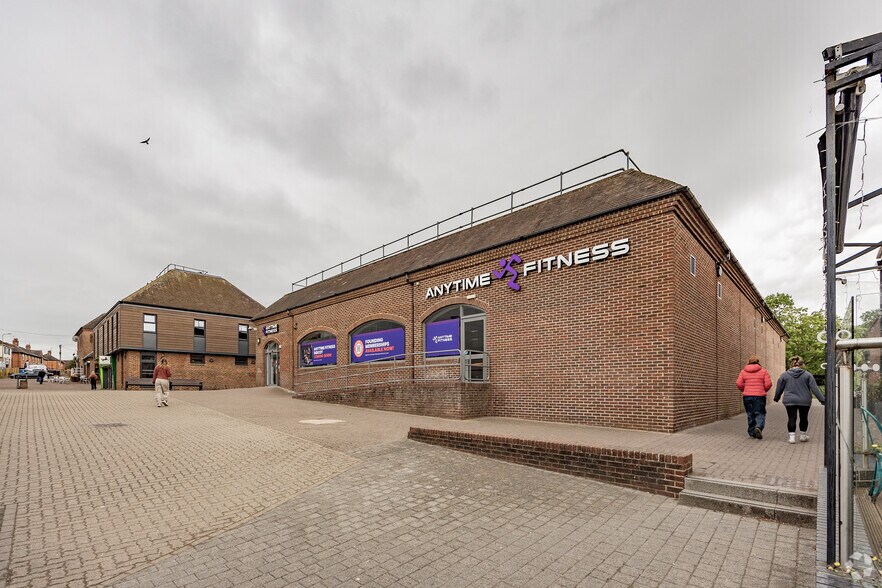 1-7 Market Pl, Didcot to rent - Building Photo - Image 2 of 3