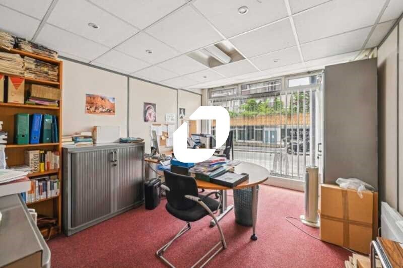 Retail in Paris for sale - Interior Photo - Image 2 of 16