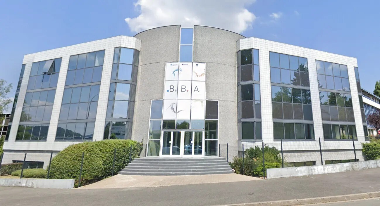 Office in Palaiseau for sale Building Photo- Image 1 of 2