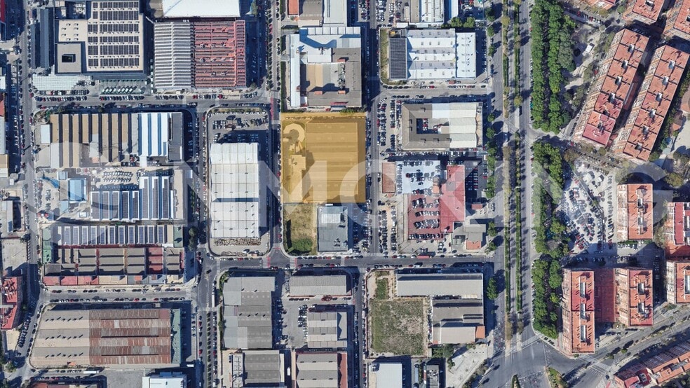 Industrial in València, Valencia to rent - Building Photo - Image 2 of 12