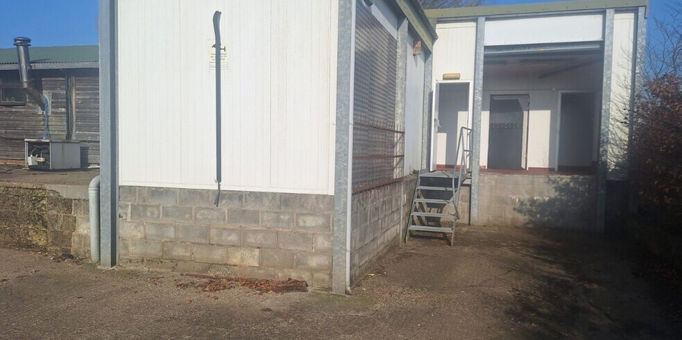 Dalton Ln, Roos to rent - Building Photo - Image 2 of 3