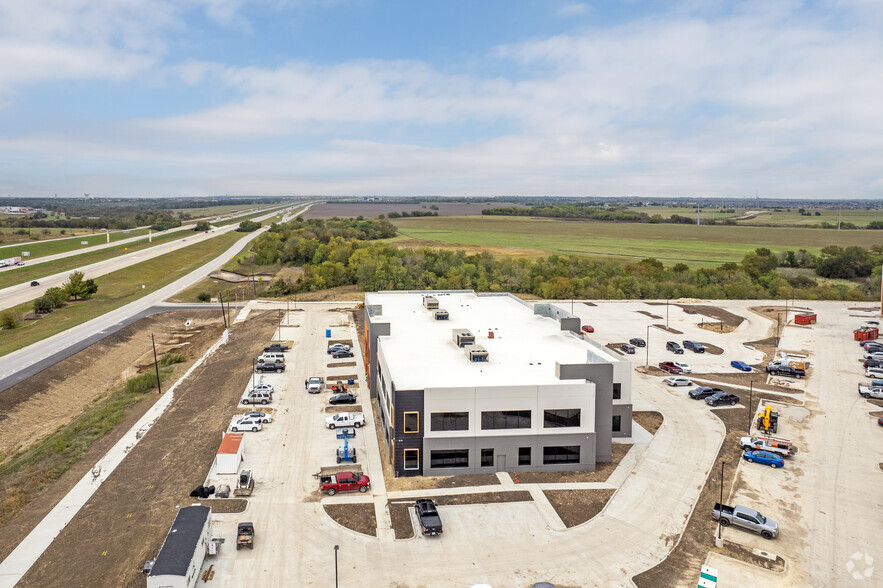 3012 E Pecan St, Pflugerville, TX for rent - Building Photo - Image 3 of 7