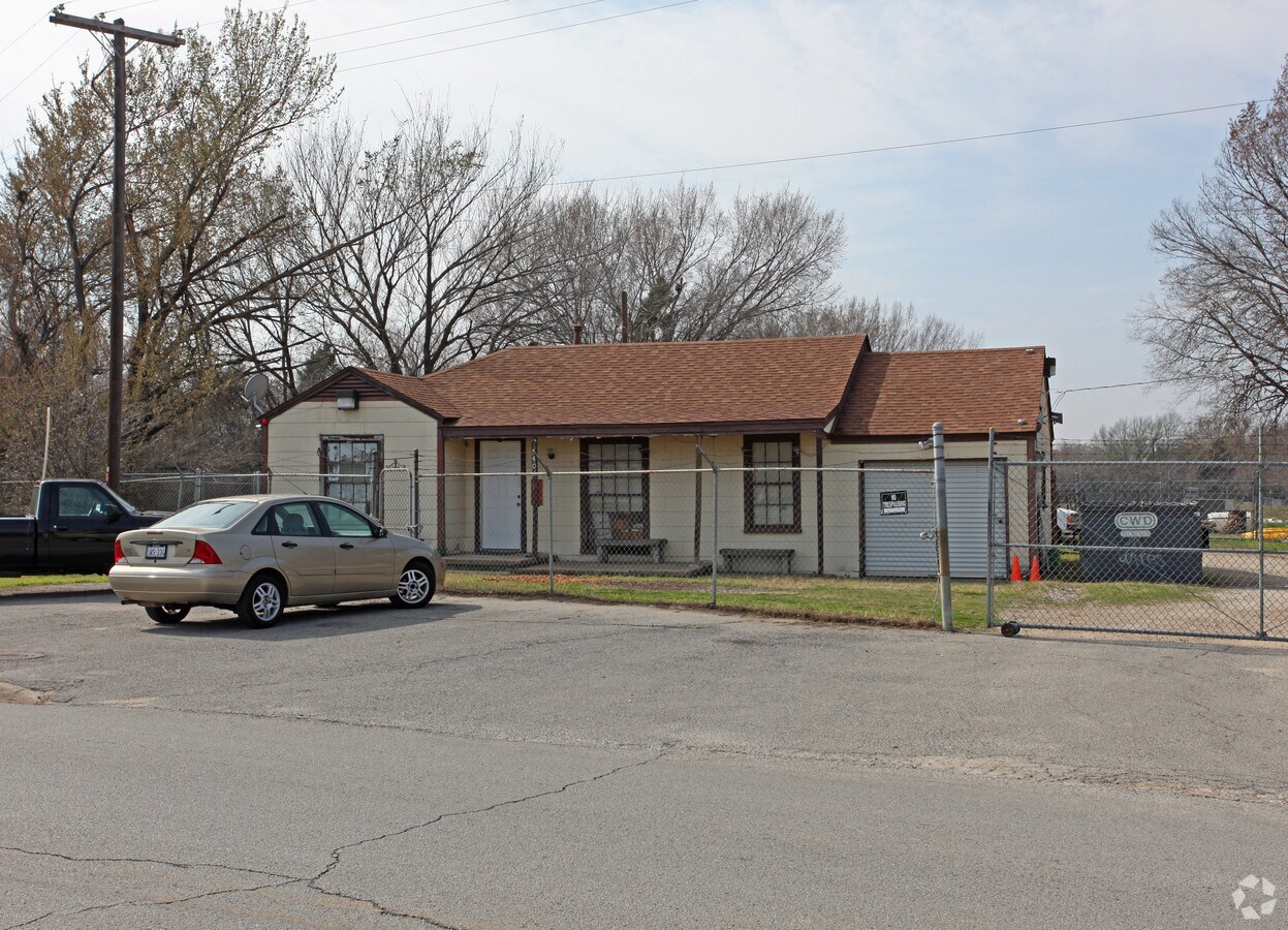 5401 S Peachtree Rd, Balch Springs 75180 UK