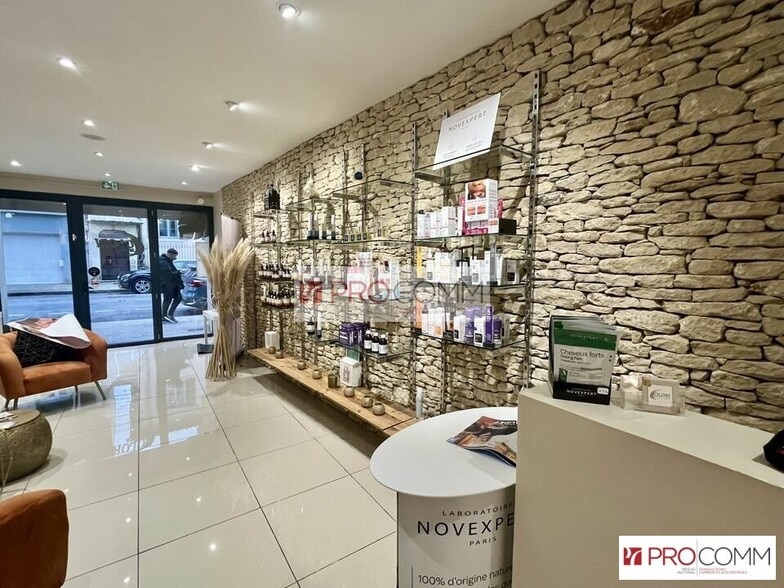 Retail in Cavaillon for sale - Interior Photo - Image 1 of 12
