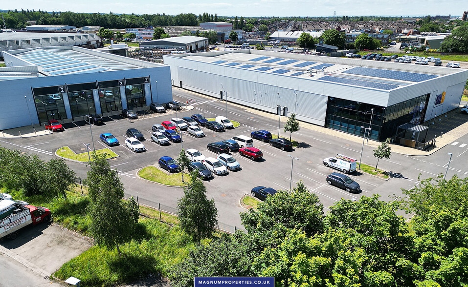 South Bank Rd, Middlesbrough to rent - Building Photo - Image 2 of 6