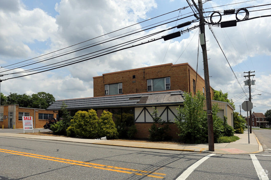 422 W Broad St, Gibbstown, NJ for sale - Primary Photo - Image 1 of 1