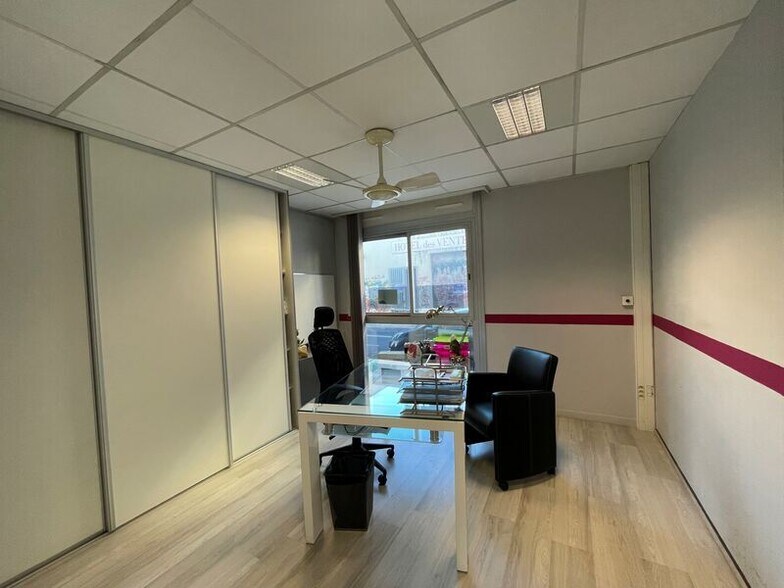 Office in Lyon to rent - Interior Photo - Image 2 of 2
