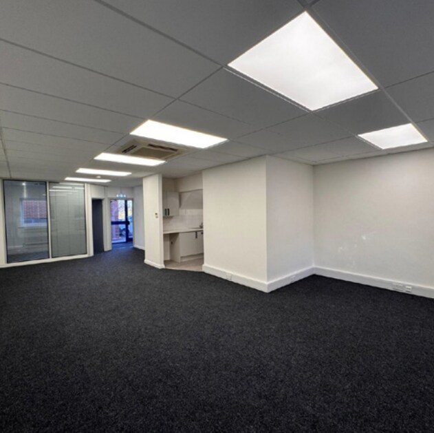 Standard Way, Fareham to rent Interior Photo- Image 1 of 2