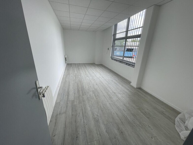 Light Industrial in Gennevilliers to rent - Interior Photo - Image 3 of 14