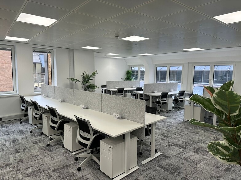 37 Lombard St, London to rent - Interior Photo - Image 2 of 7