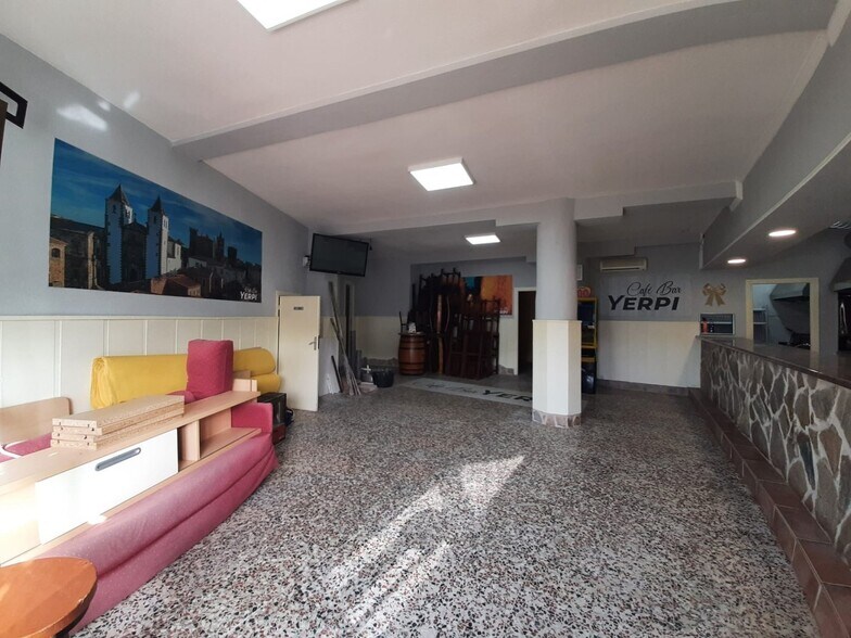 Retail in Cáceres, Cáceres for sale - Building Photo - Image 3 of 11