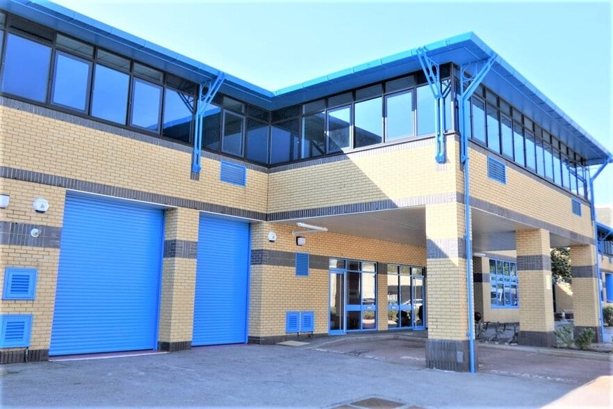 1-7 Ryan Dr, Brentford to rent - Building Photo - Image 2 of 27