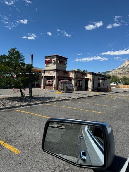 195 S Columbine Ct, Parachute, CO for sale - Primary Photo - Image 1 of 9