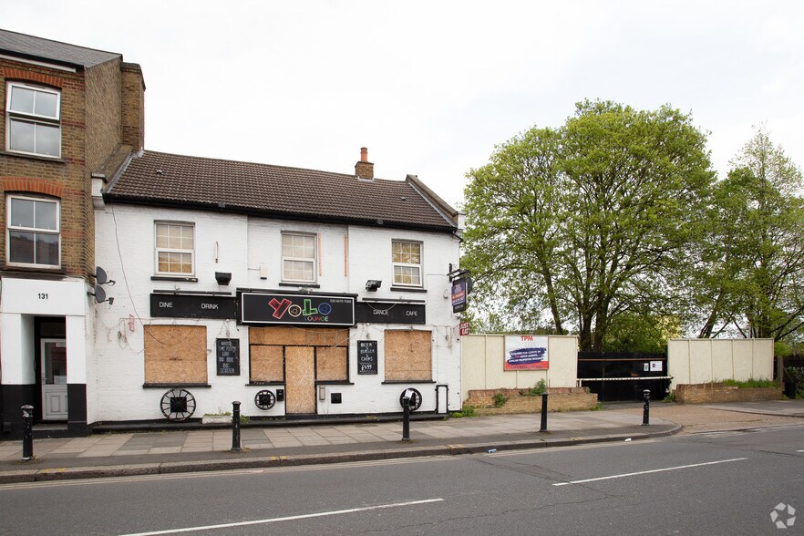 129 Heston Rd, Hounslow to rent - Building Photo - Image 2 of 12