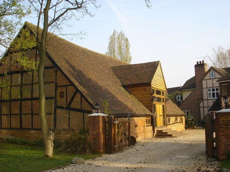 Waterloo Rd, Wokingham for sale - Primary Photo - Image 1 of 1