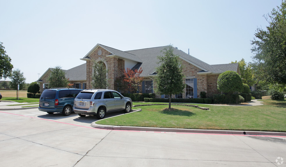 5750 Stratum Dr, Fort Worth, TX for rent - Building Photo - Image 3 of 17