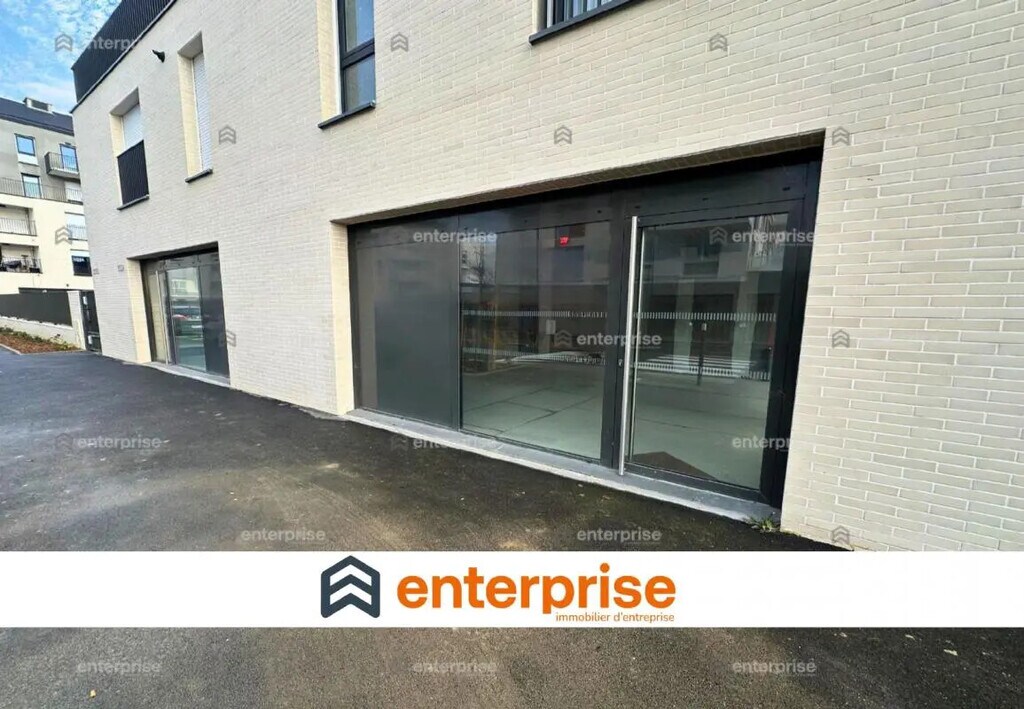 Location Commerce 114 m² - Photo 1