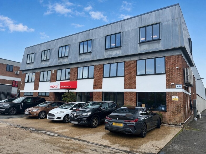 Ashley Rd, St Albans to rent - Building Photo - Image 1 of 4
