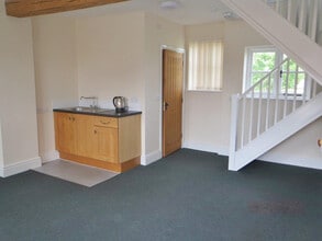 Leaton Knolls, Shrewsbury to rent Interior Photo- Image 1 of 2