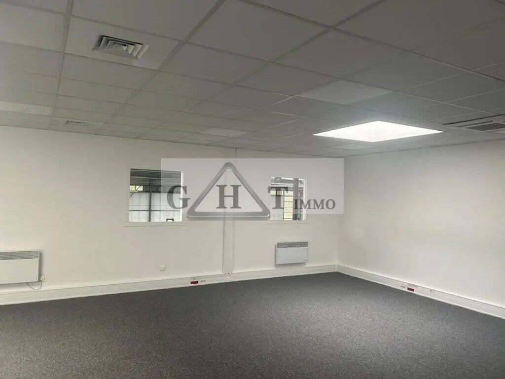 Location Bureaux 250 m² - Photo 1