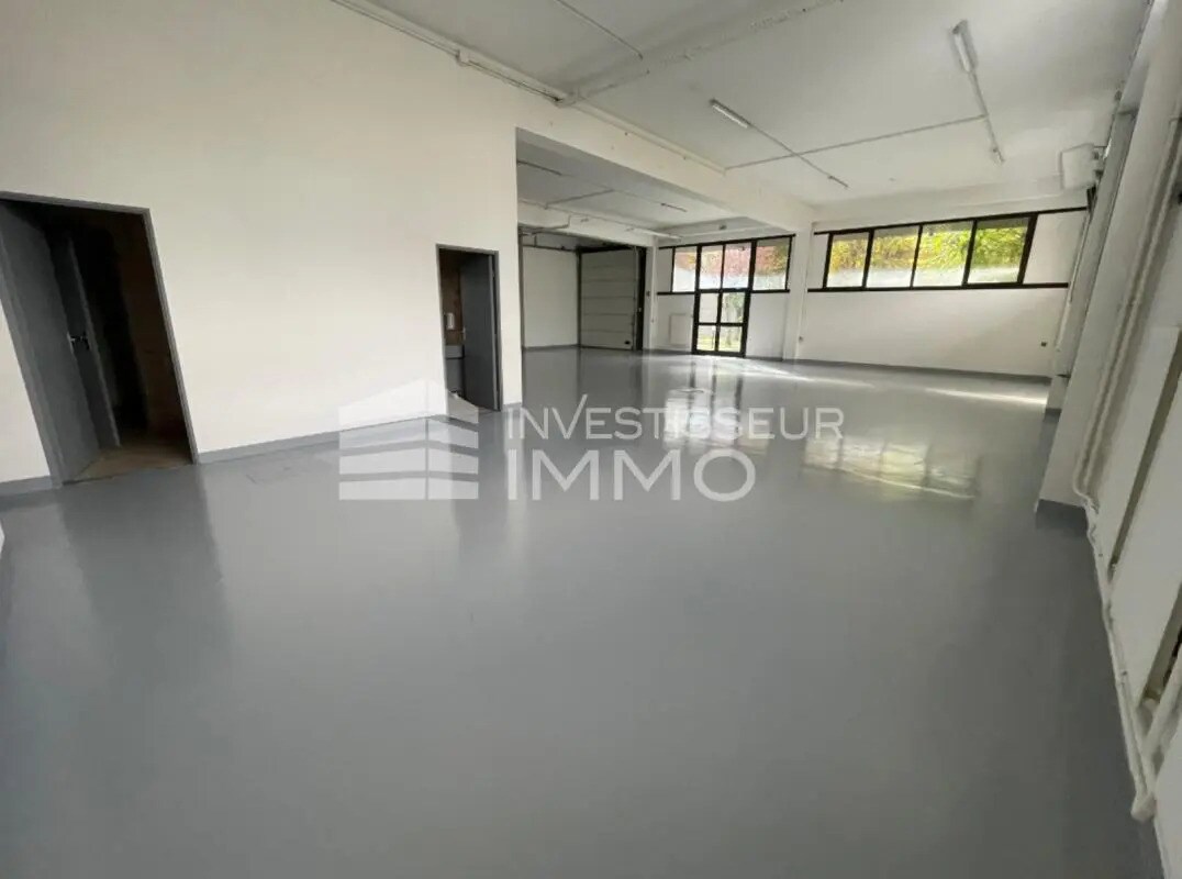 Light Industrial in Nanterre to rent Interior Photo- Image 1 of 11