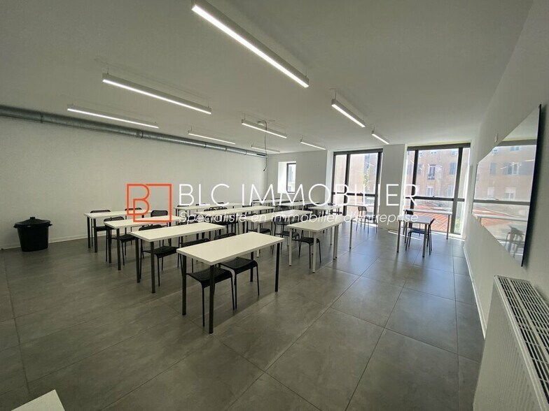 Office in Marseille to rent - Interior Photo - Image 1 of 12