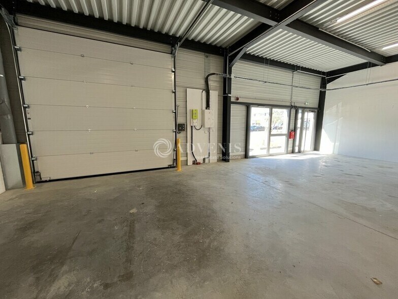 Light Industrial in Le Thillay to rent - Building Photo - Image 2 of 7