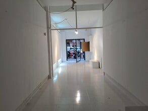 Retail in Barcelona, Barcelona to rent Building Photo- Image 1 of 6