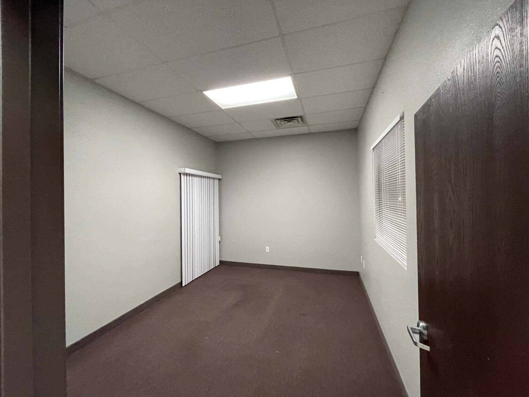 2833-2949 E Desert Inn Rd, Las Vegas, NV to rent Building Photo- Image 1 of 13