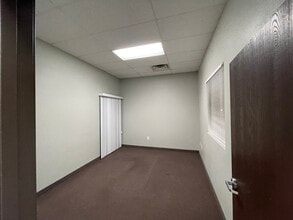 2833-2949 E Desert Inn Rd, Las Vegas, NV to rent Building Photo- Image 1 of 13
