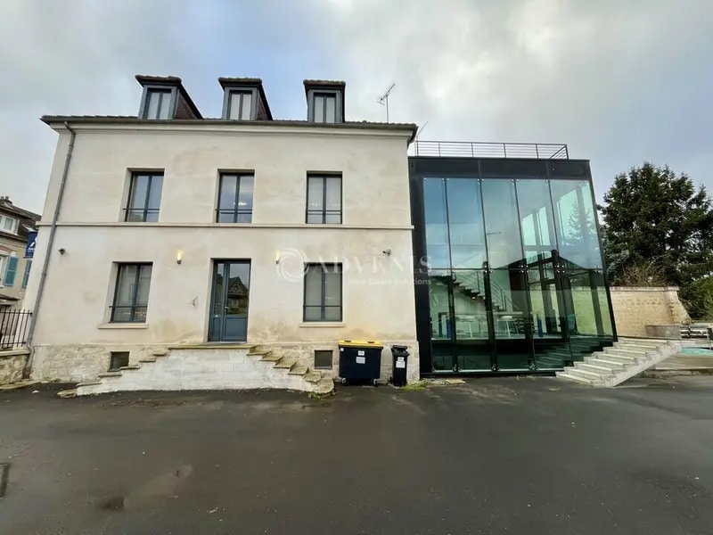Office in L'Isle-Adam to rent Building Photo- Image 1 of 13