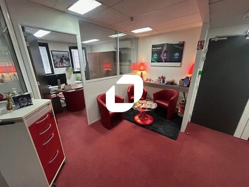 Office in Nanterre to rent Building Photo- Image 1 of 9