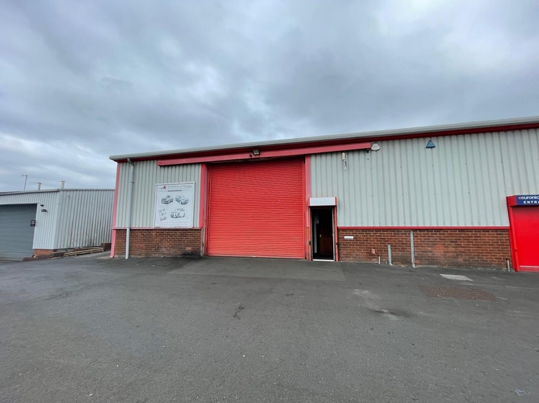 Lower Philips Rd, Blackburn to rent - Building Photo - Image 2 of 2