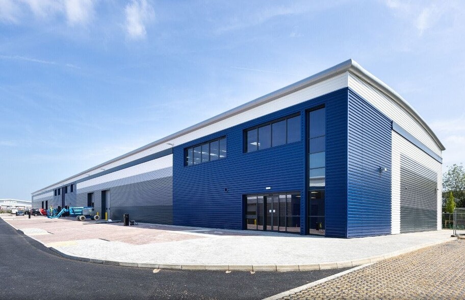 Burgess Hl, Hassocks to rent - Building Photo - Image 3 of 54