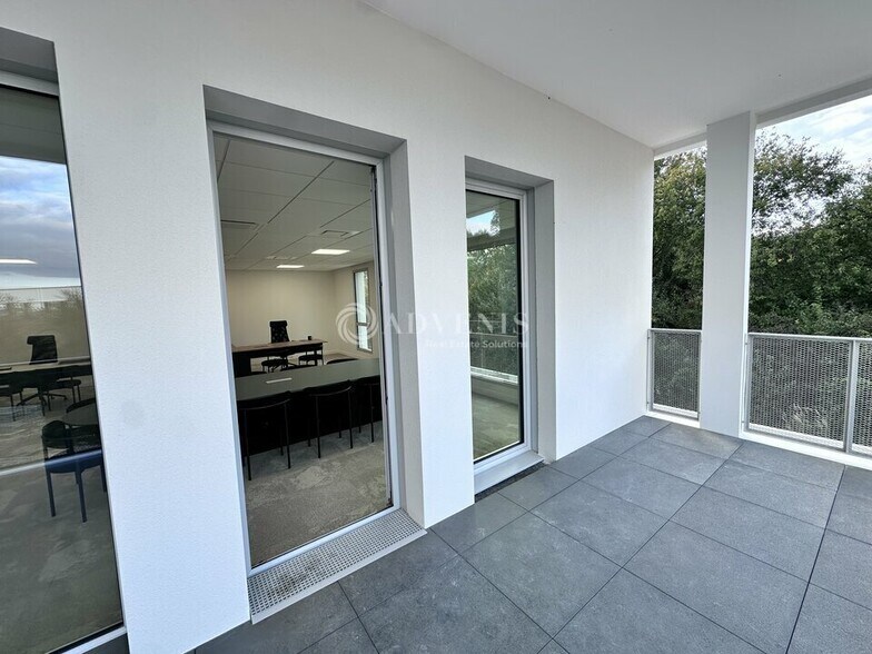 Boulevard Michael Faraday, Serris for sale - Building Photo - Image 3 of 9