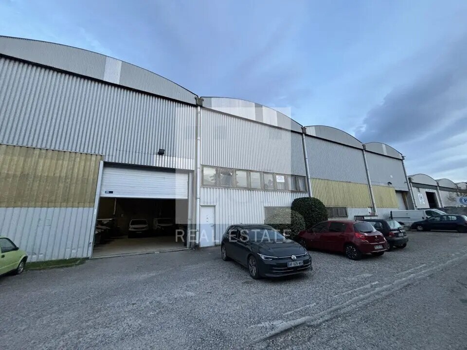 Light Industrial in Saint-Priest to rent Building Photo- Image 1 of 8
