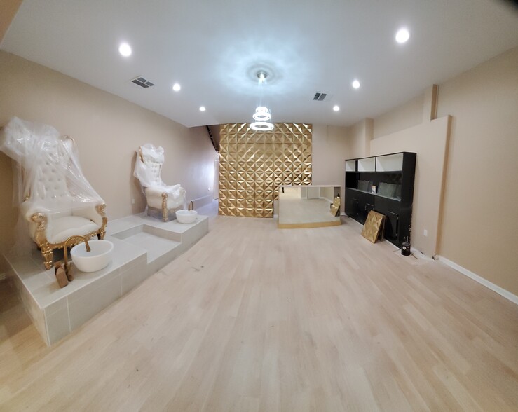 4074 Crenshaw, Los Angeles, CA for rent - Interior Photo - Image 1 of 9