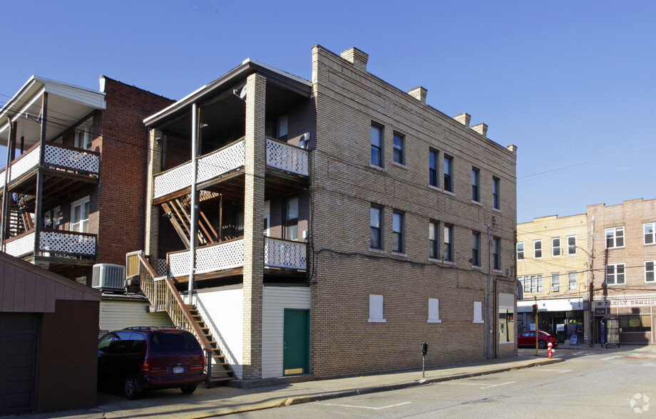 711 Broadway Ave, Mc Kees Rocks, PA for sale - Building Photo - Image 2 of 2