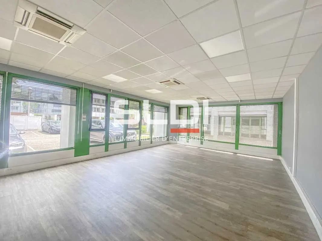 Rue Colonel Chambonnet, Bron to rent Interior Photo- Image 1 of 5