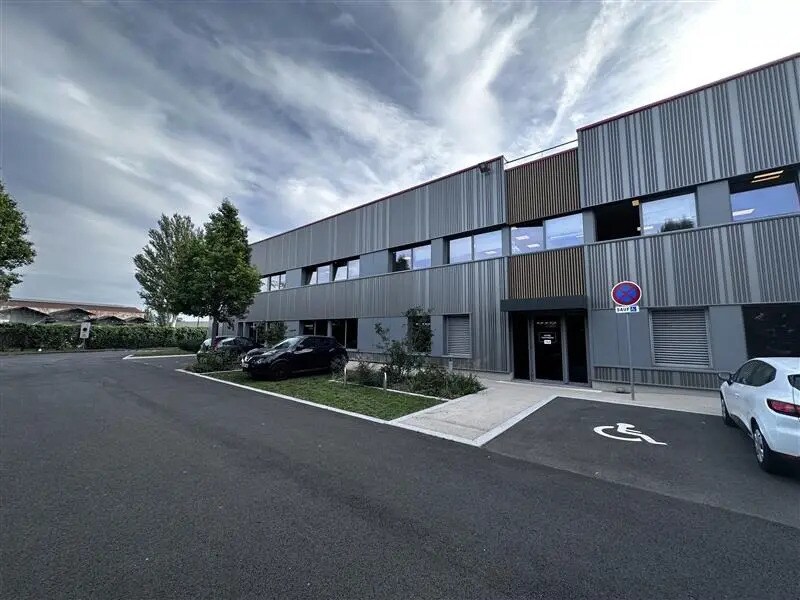 Office in Le Blanc-Mesnil to rent Building Photo- Image 1 of 7