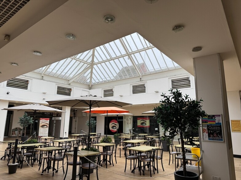 Vicar St, Kidderminster to rent - Building Photo - Image 3 of 9